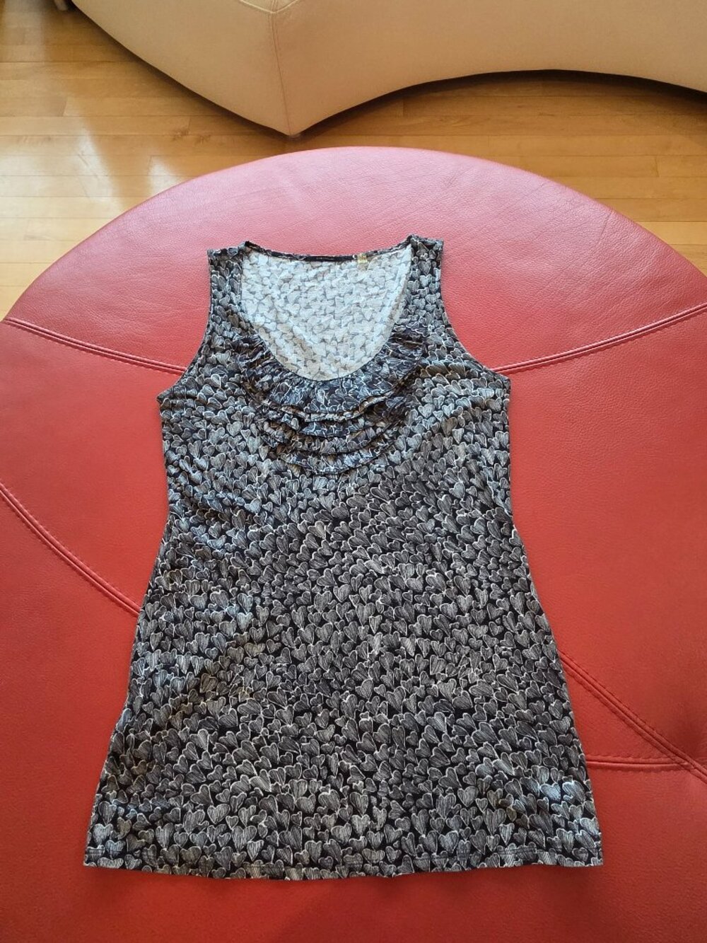 Elie Tahari Luxury Vintage Ruffled Tank Top with High Collar mock neck. sz. S